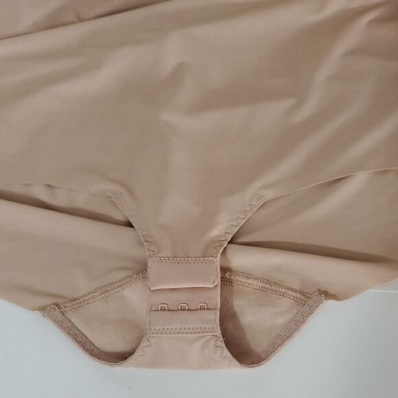 Red Hot SPANX Shaping Cupped Panty Bodysuit Nude Size 1X NWT - Picture 8 of 8